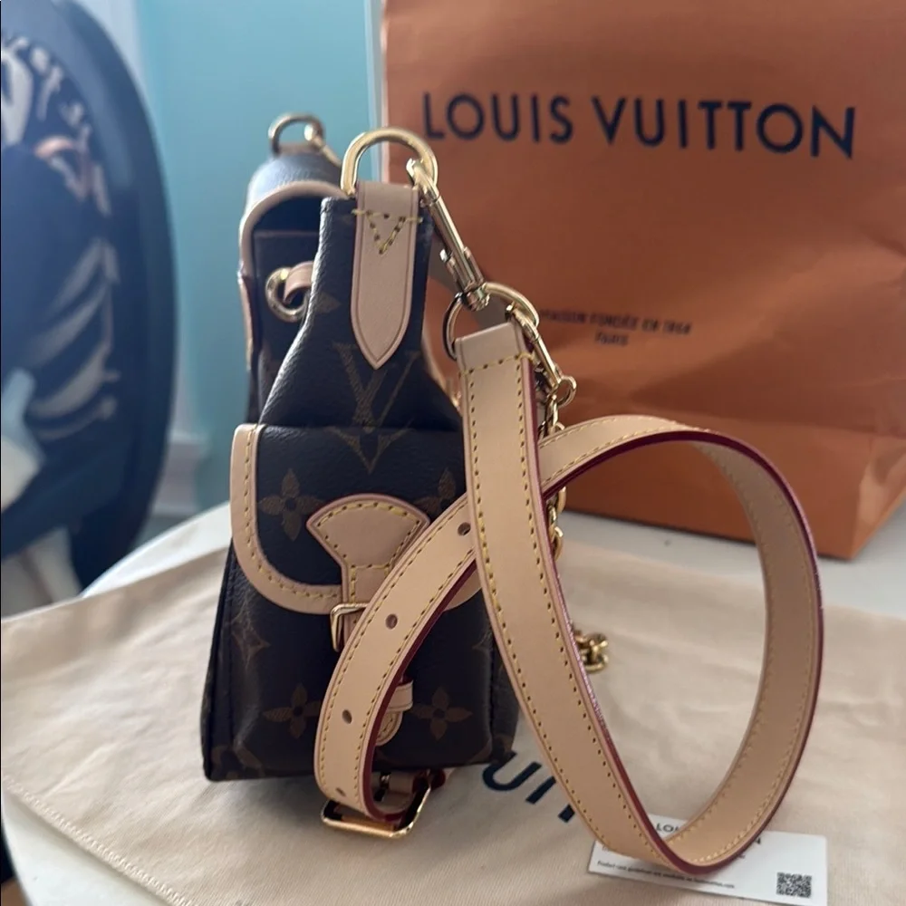 Louis Vuitton Odyssee Monogram Canvas Shoulder/Cossbody Bag in Brown w/dust bag